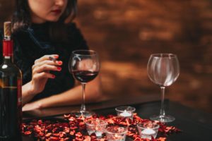 Почему при стрессе люди пьют алкогольные напитки