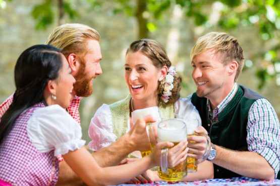 Праздник пива Октоберфест в немецкой Баварии